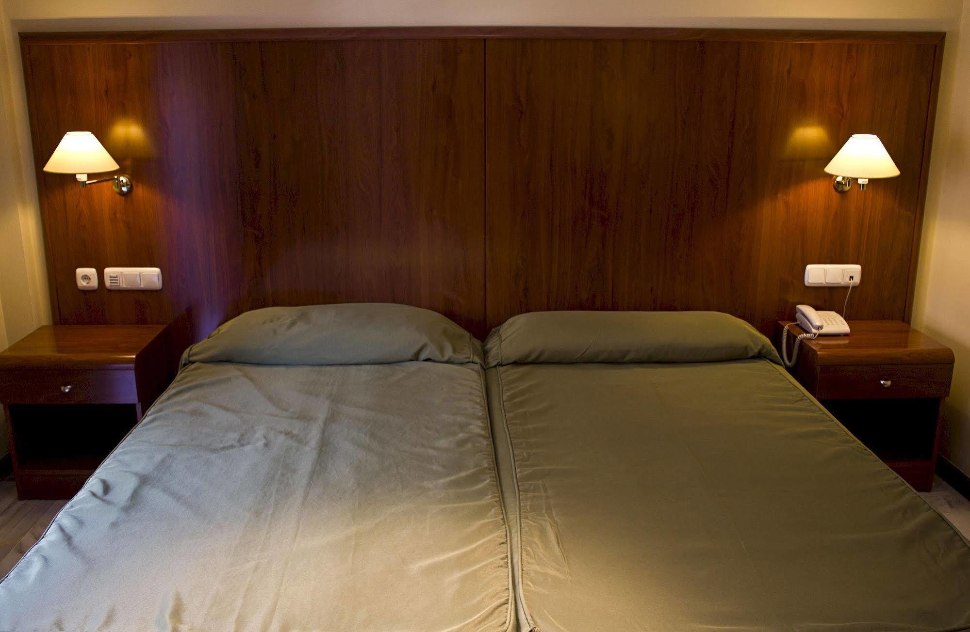 Hotel La Fonda De Don Gonzalo เซเนส เด ลาเบกา ภายนอก รูปภาพ